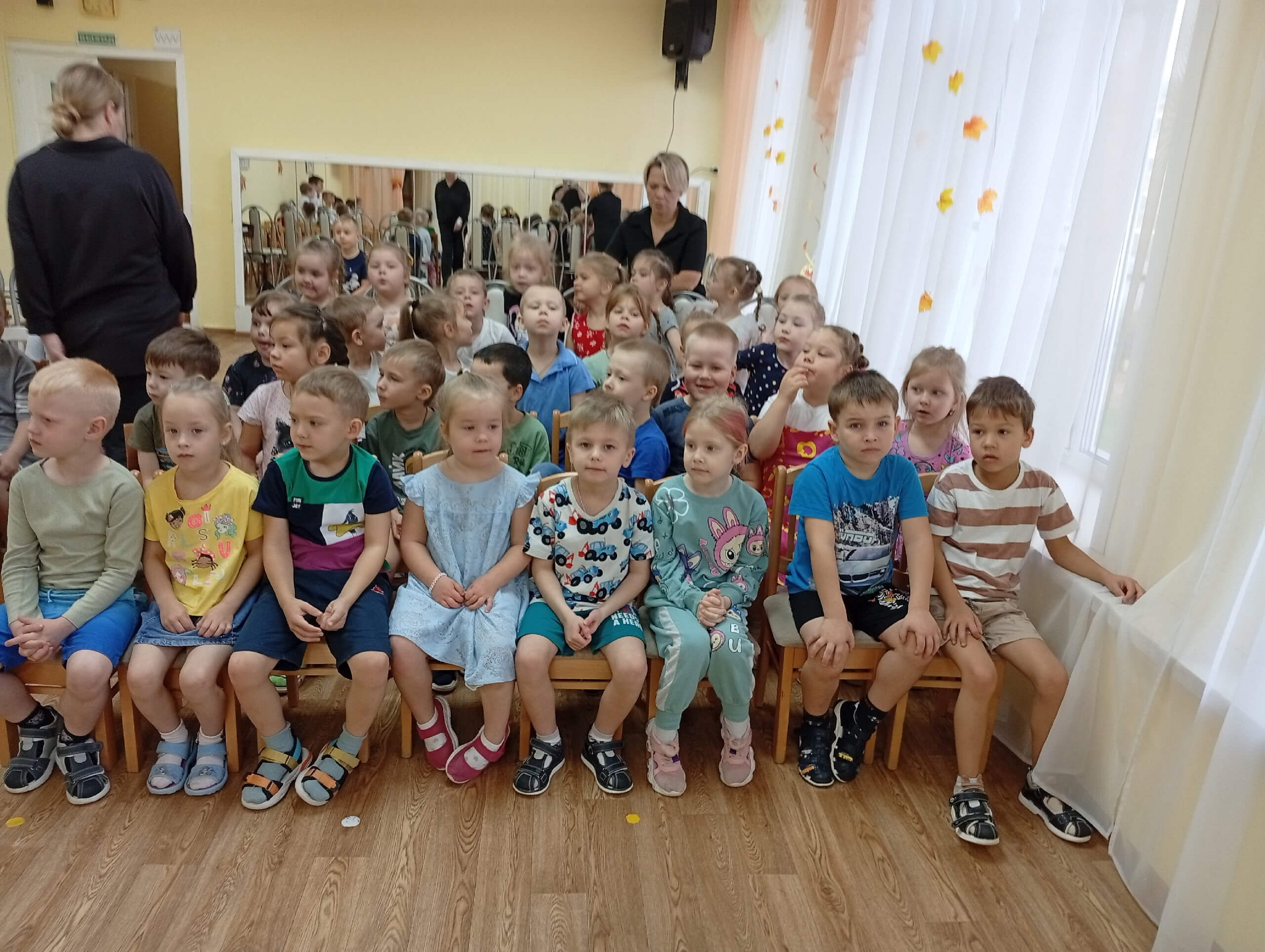 Юные артисты и ведущая концерта Кузнецова Надежда Анатольевна